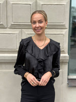 Ladda upp bild till gallerivisning, VEROMODA - BRA LS V-NECK FRILL BLOUSE - BLACK
