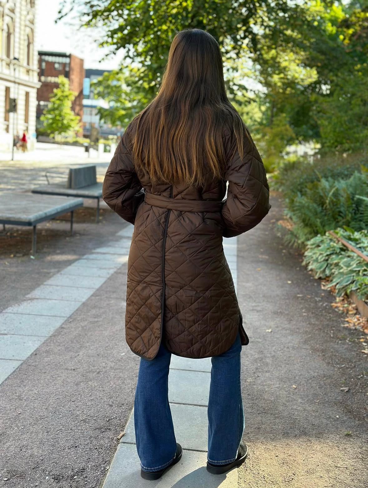 PIECES - EMILY LONG QUILTED JACKET - HOT FUDGE