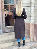 Ladda upp bild till gallerivisning, VEROMODA - FORTUNEAYA XTRA LONG COAT - CHOCOLATE TORTE

