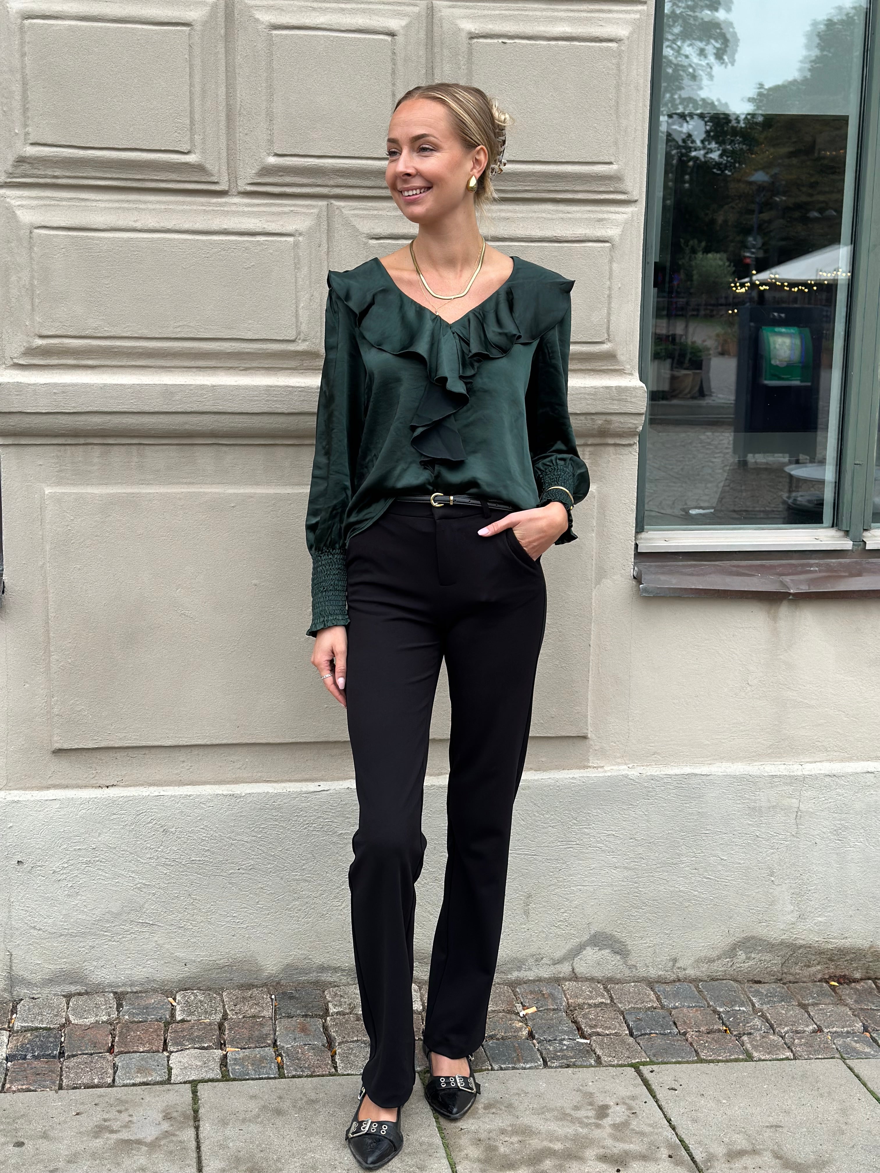 VEROMODA - BEA LS V-NECK FRILL BLOUSE - SCARAB