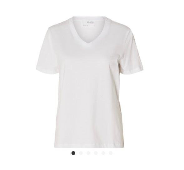SELECTED FEMME - ESSENTIAL SS V-NECK TEE - WHITE