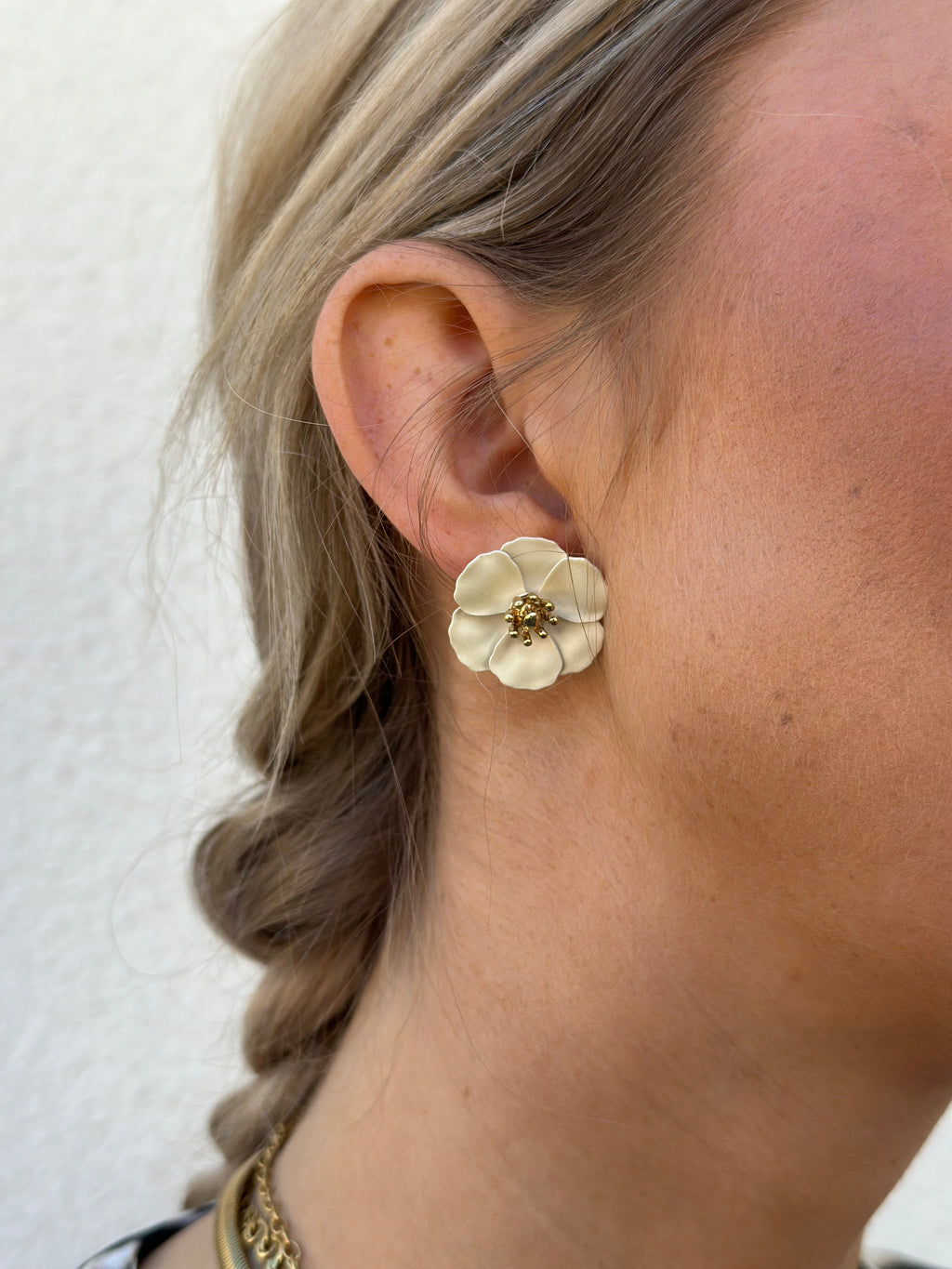 BOW19DETAILS - FLOWER SMALL EARRINGS - LIGHT BUTTER YELLOW/COCOS