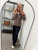 Ladda upp bild till gallerivisning, ONLY - MEGAN TEDDY JACKET - WALNUT
