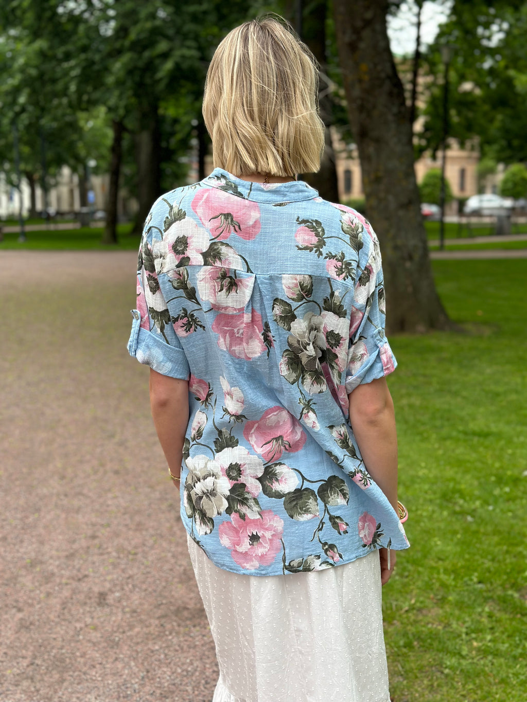 JÖRLEVIK - FLOWER BLUSE - BLÅ