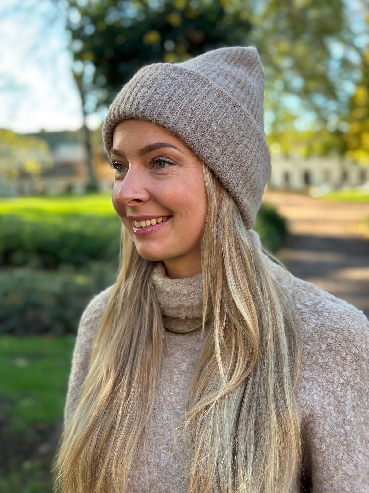 PIECES - BERA ALPACKA BLEND HOOD - SILVER MINK