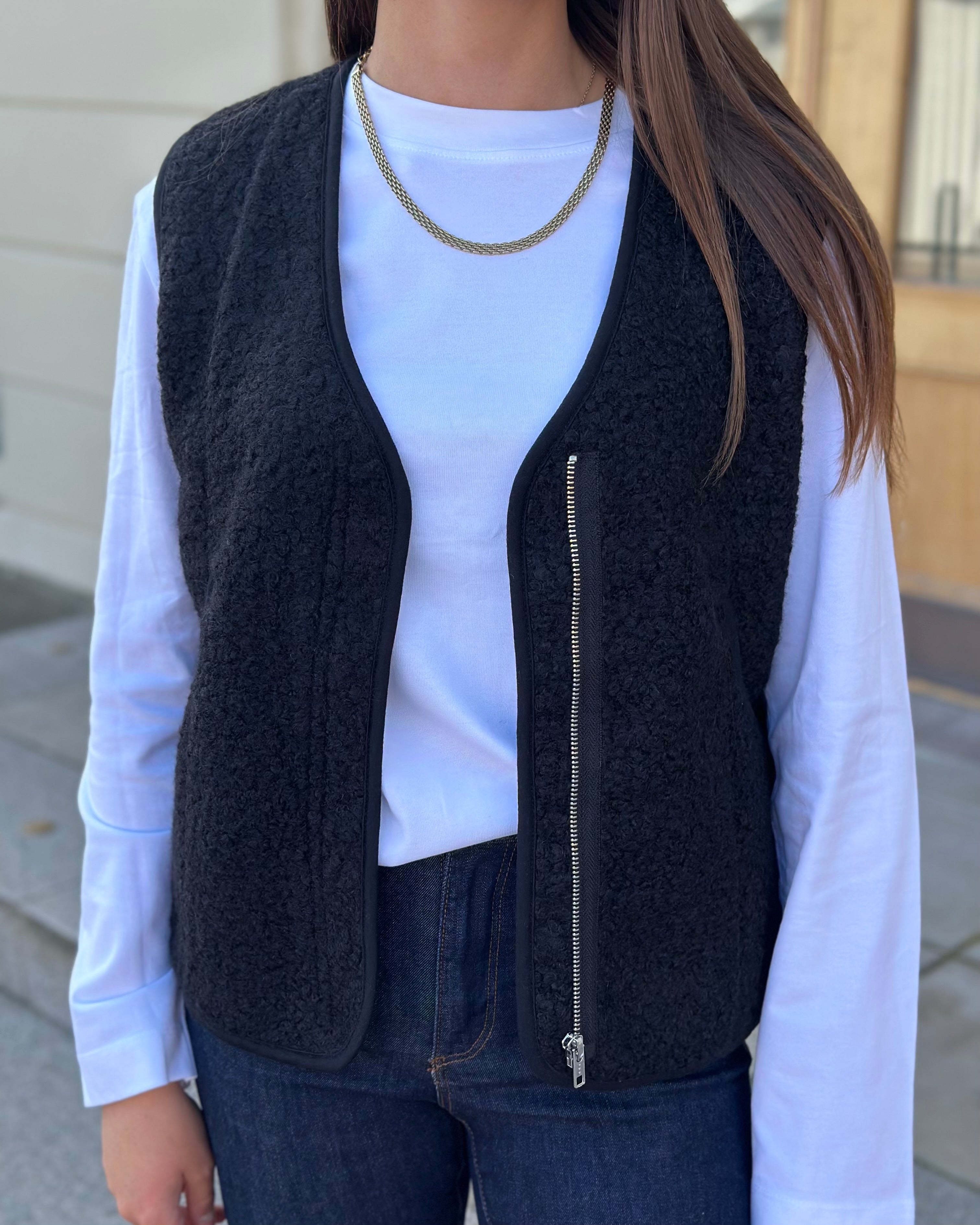 LEVETÉ ROOM - NISSA VEST - BLACK