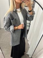 Ladda upp bild till gallerivisning, PIECES - MAISIE LS DENIM SHIRT - GREY DENIM
