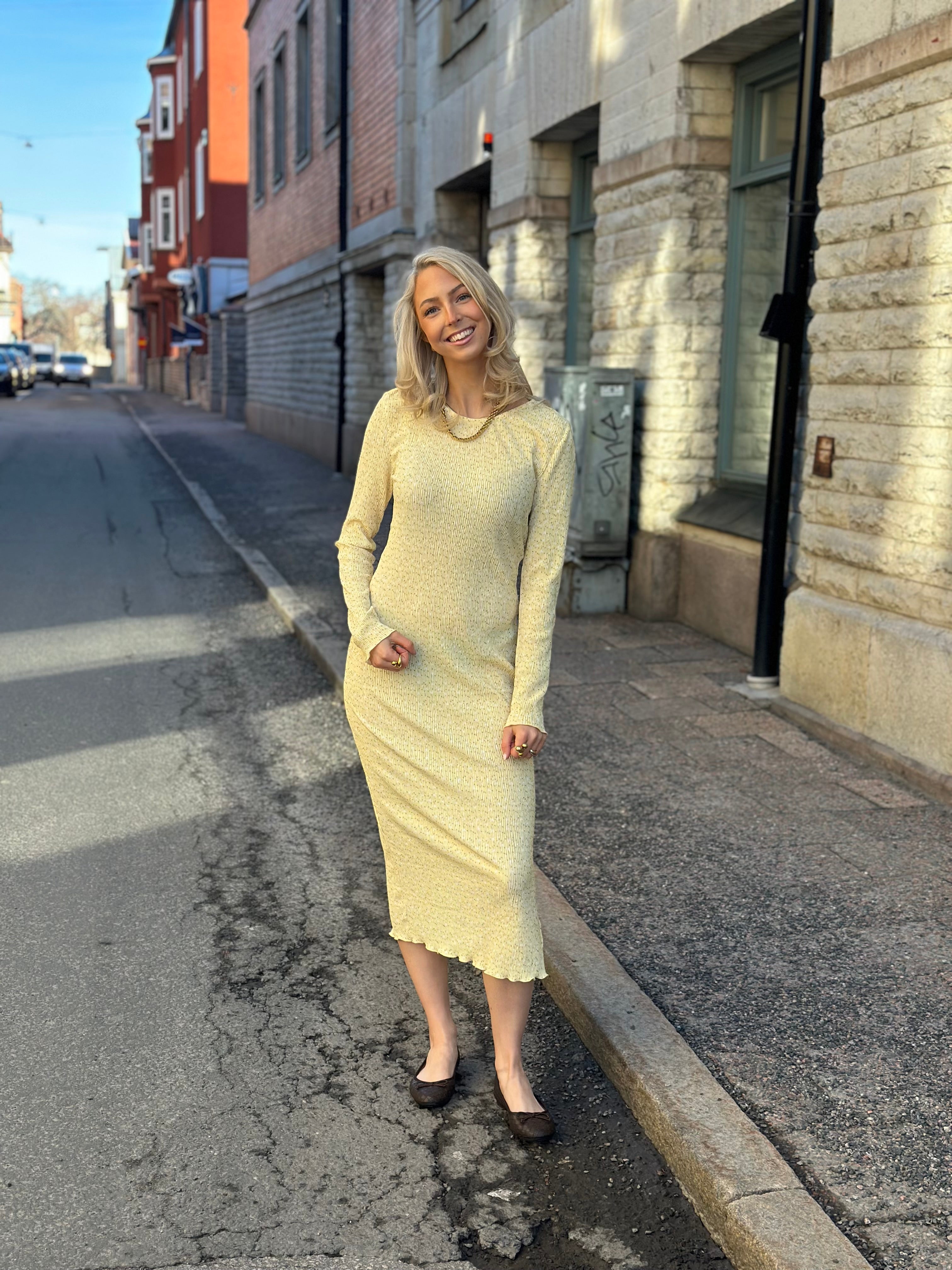 PIECES - FLORA LS MIDI DRESS - FRENCH VANILLA/FLOWER