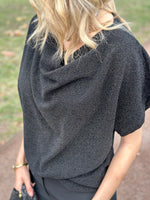 Ladda upp bild till gallerivisning, COSY HOUSE - GLITTRIG BLUS KORT ÄRM - SVART
