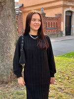 Ladda upp bild till gallerivisning, PIECES - MAGGY LS KNIT DRESS - BLACK
