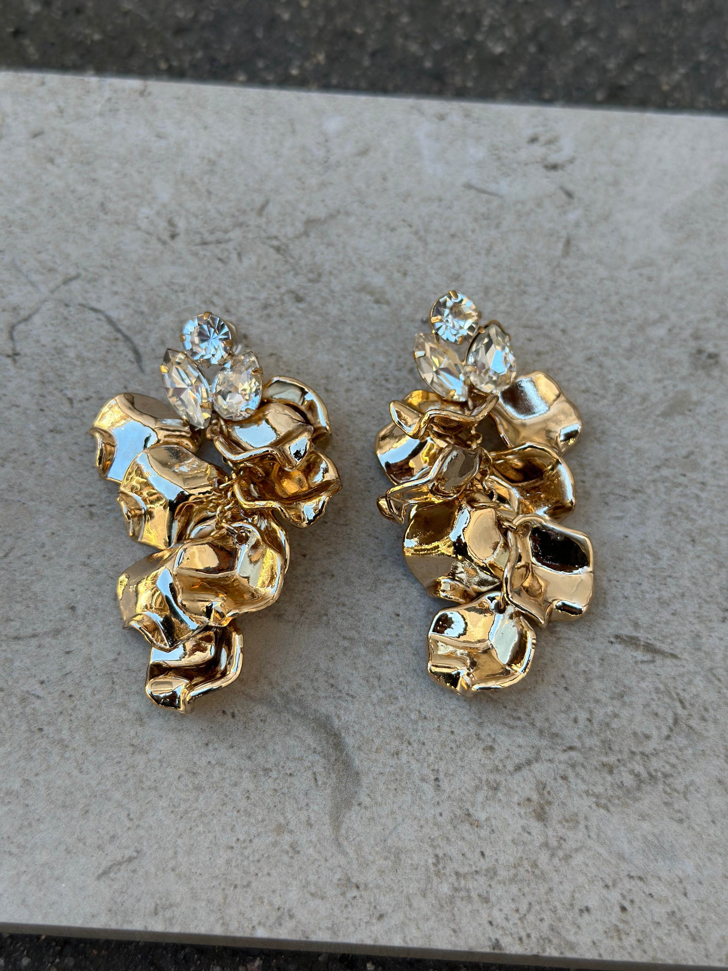BOW19DETAILS - LEAF STONE EARRINGS - GOLD