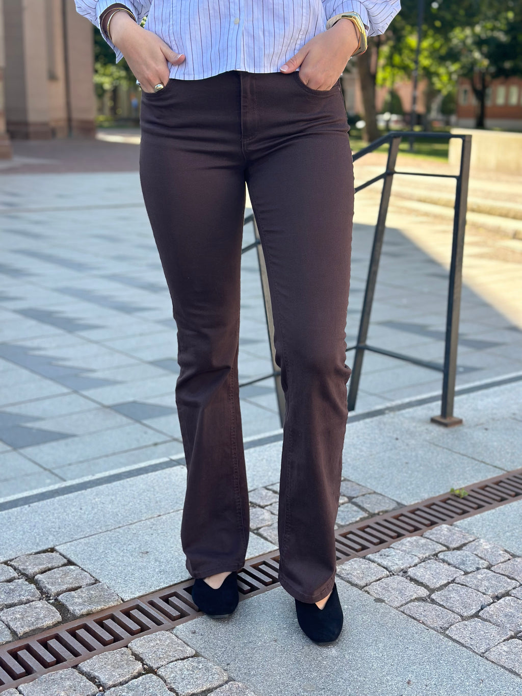 ONLY - BLUSH MID FLARED - BLACK COFFEE