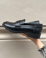 Ladda upp bild till gallerivisning, MARTA - LOAFERS 8230 - BLACK PU
