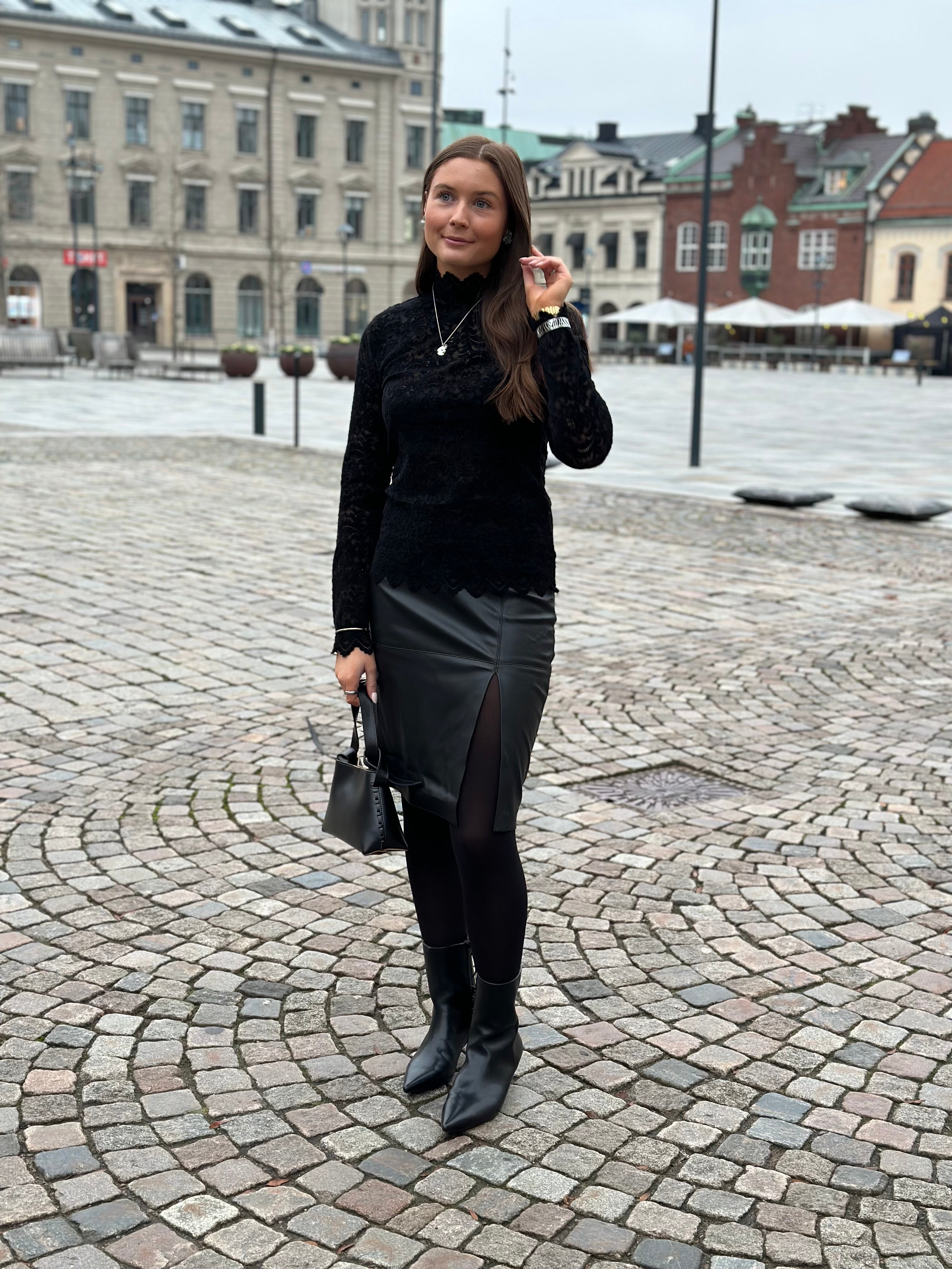 SOAKED - SABLE MOCKNECK TEE - BLACK