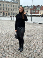 Ladda upp bild till gallerivisning, SOAKED - SABLE MOCKNECK TEE - BLACK
