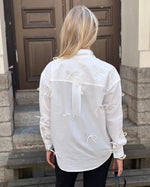 Ladda upp bild till gallerivisning, SOAKED - JOA BOW SHIRT LS - BROKEN WHITE
