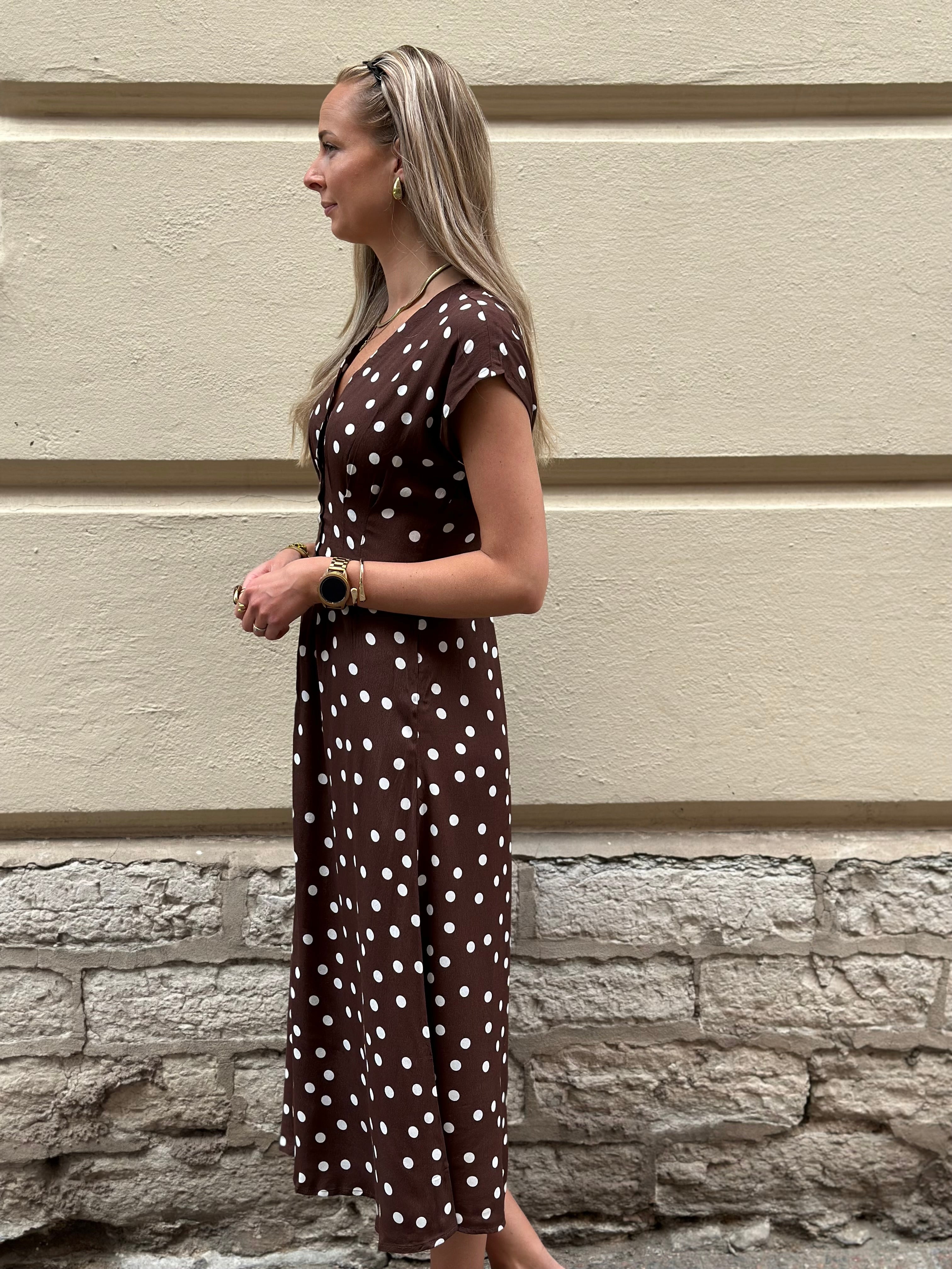 VEROMODA - ELISA SL PLEAT SHIRT 7/8 DRESS - BROWN/ SNOW WHITE