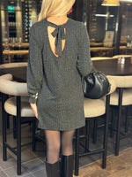 Ladda upp bild till gallerivisning, ONLY - CAROL L/S GLITTER BOW DRESS - BLACK/HARLEKIN
