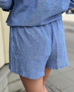 JDY - MILA HW SHORTS - STAR SAPPHIRE/CLOUD DANCER