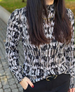 Ladda upp bild till gallerivisning, JDY - SIENNA L/S SMOCK DETAIL TOP - WALNUT/ABSTRACT
