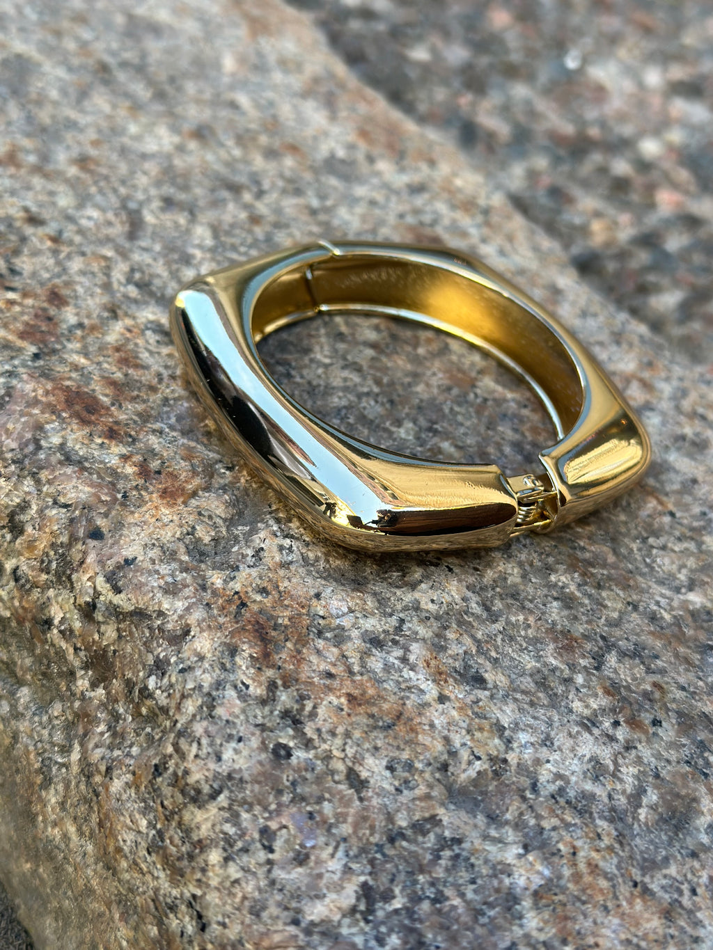 BOW19DETAILS - SQUARE BRACELET- GULD