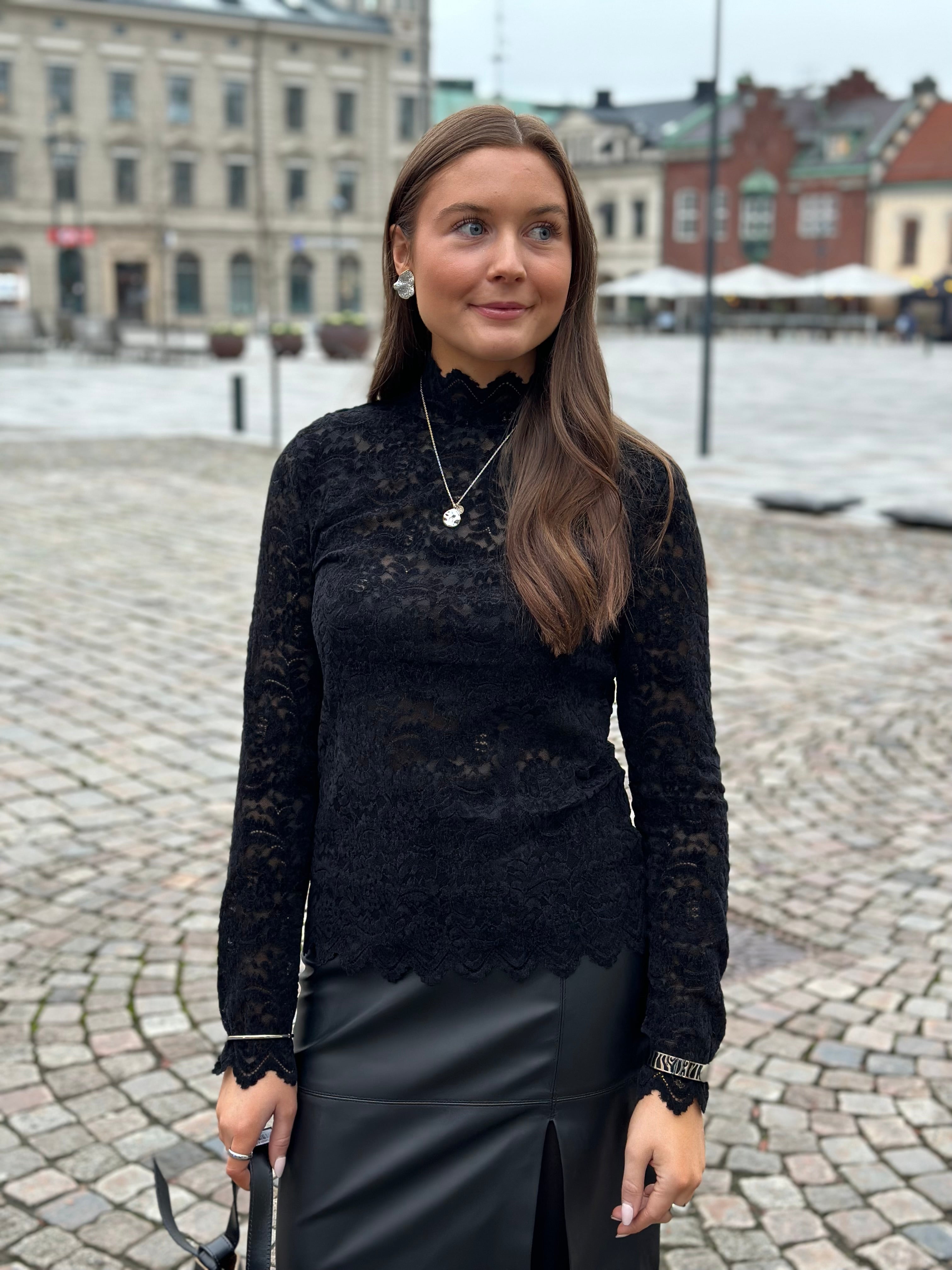 SOAKED - SABLE MOCKNECK TEE - BLACK