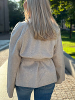 Ladda upp bild till gallerivisning, JDY - FELICITY DRAPY JACKET - NATURE/MELANGE
