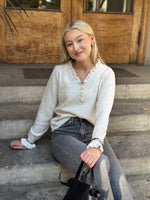 Ladda upp bild till gallerivisning, JDY - LETTY LS V-NECK FRILL PULLOVER - EGRET/MELNGE
