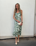 Ladda upp bild till gallerivisning, ONLY - ANNLOUISE STRAP LONG DRESS - BALSAM GREEN/TIE DYE
