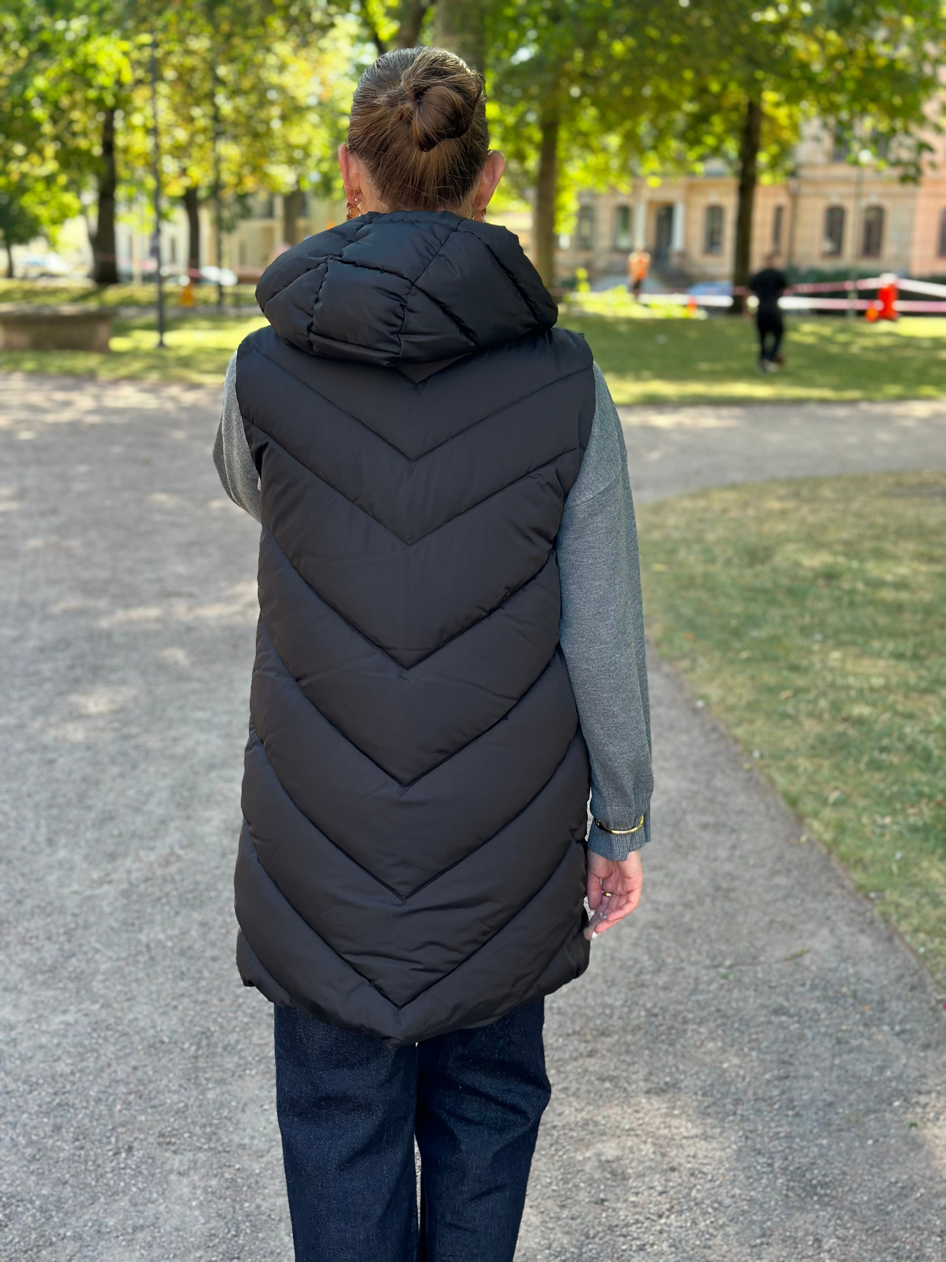 JDY - SKYLAR LIFE HOOD WAISTCOAT - BLACK