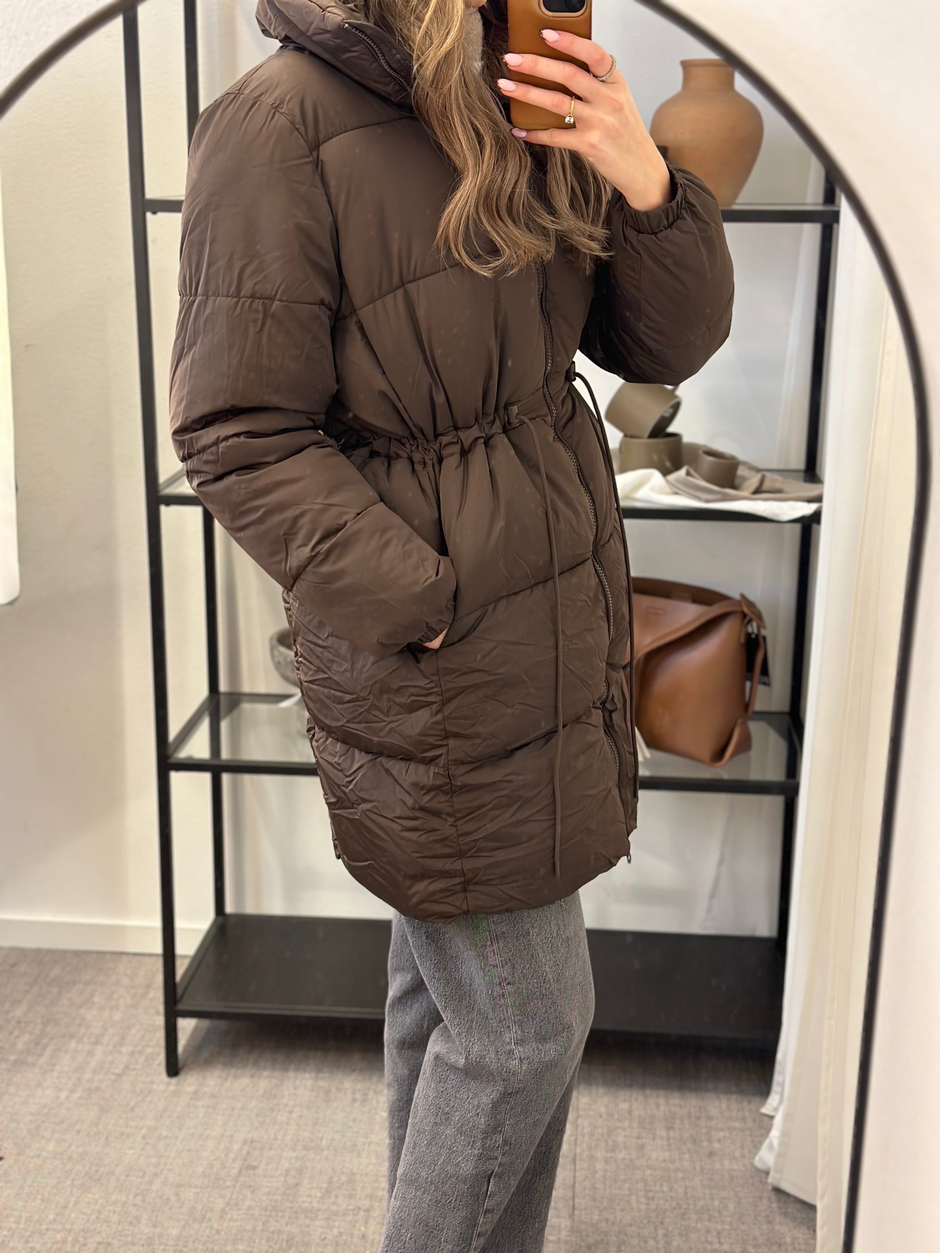 PIECES - JUMBO PUFFER JACKET - HOT FUDGE