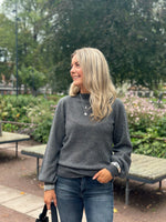 Ladda upp bild till gallerivisning, JDY - RUE GLITTER L/S BOAT PULLOVER - DARK GREY MELANGE/LUREX
