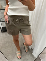 Ladda upp bild till gallerivisning, JDY - NEW CATIA SHORTS - DRIFTWOOD
