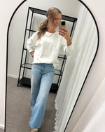 Ladda upp bild till gallerivisning, VERO MODA - PERNILLE BEA LS SWEAT BOX JRS - SNOW WHITE/BLISS
