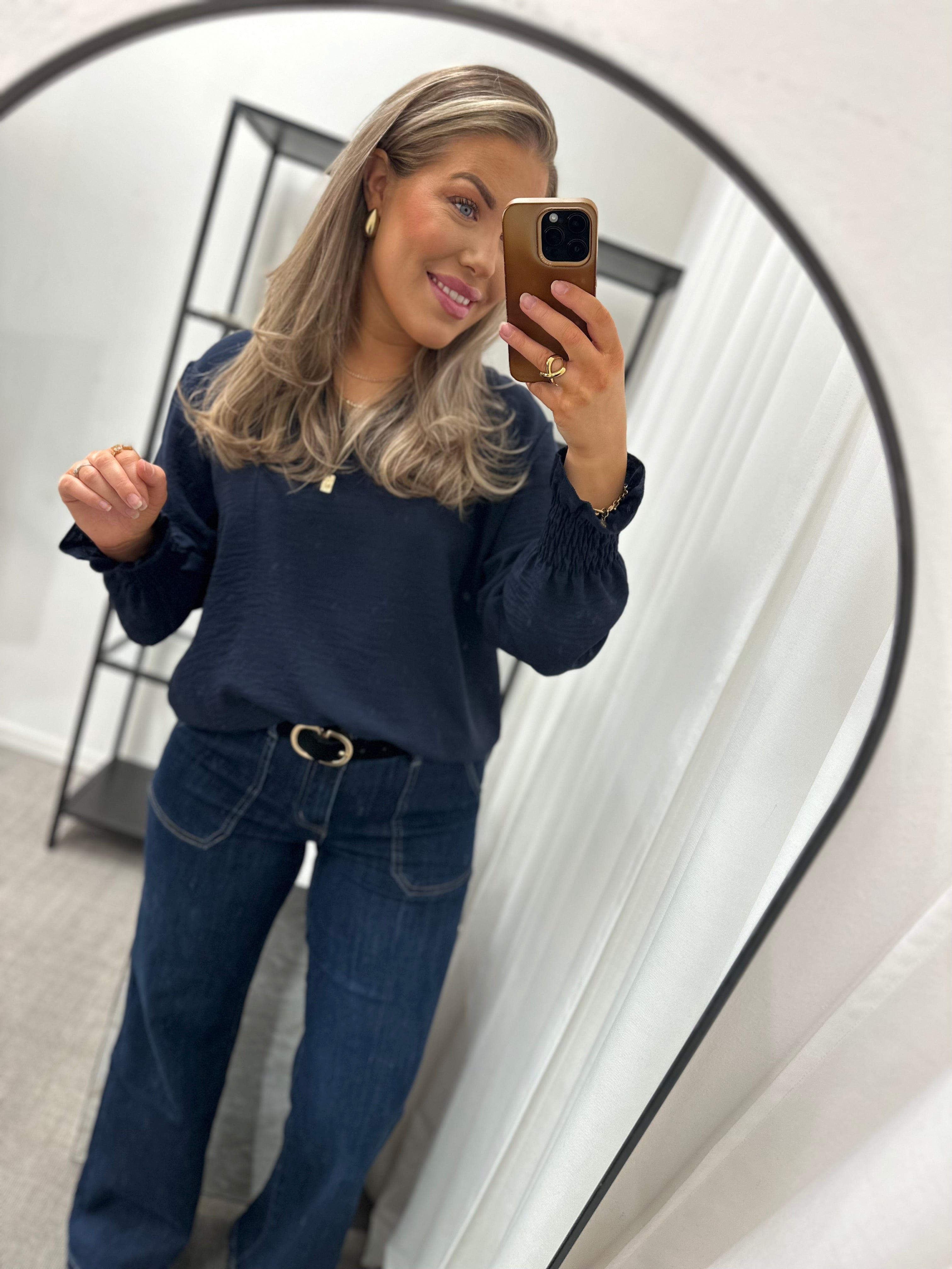 JÖRLEVIK - BLUS MED VOLANG/SMOCKNING - MARINBLÅ