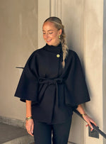 Ladda upp bild till gallerivisning, COSY HOUSE - PONCHOKAPPA - SVART
