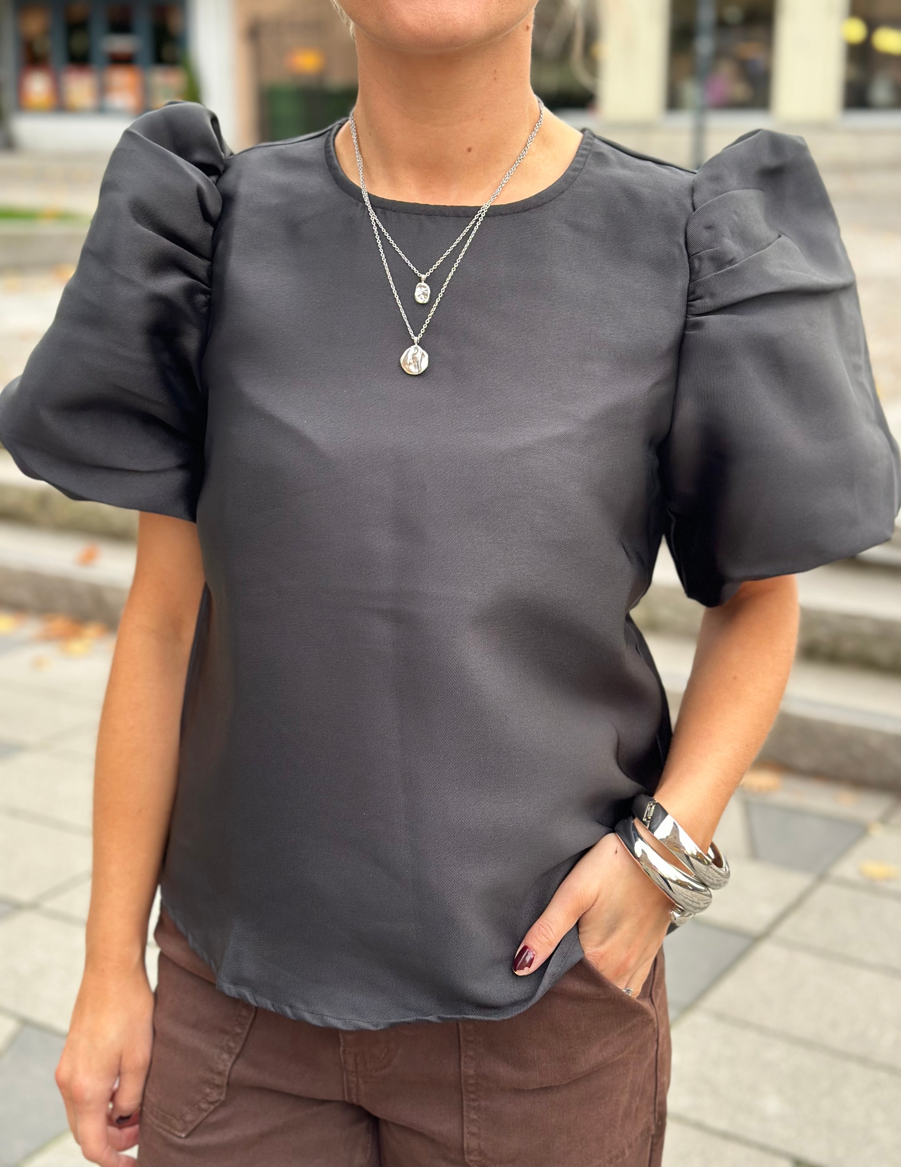 ONLY - MANNY 2/4 HEAVY SATIN TOP - BLACK