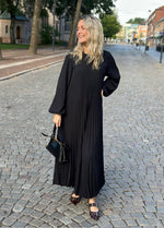 Ladda upp bild till gallerivisning, GEMINI - PLISSERAD KLÄNNING - SVART
