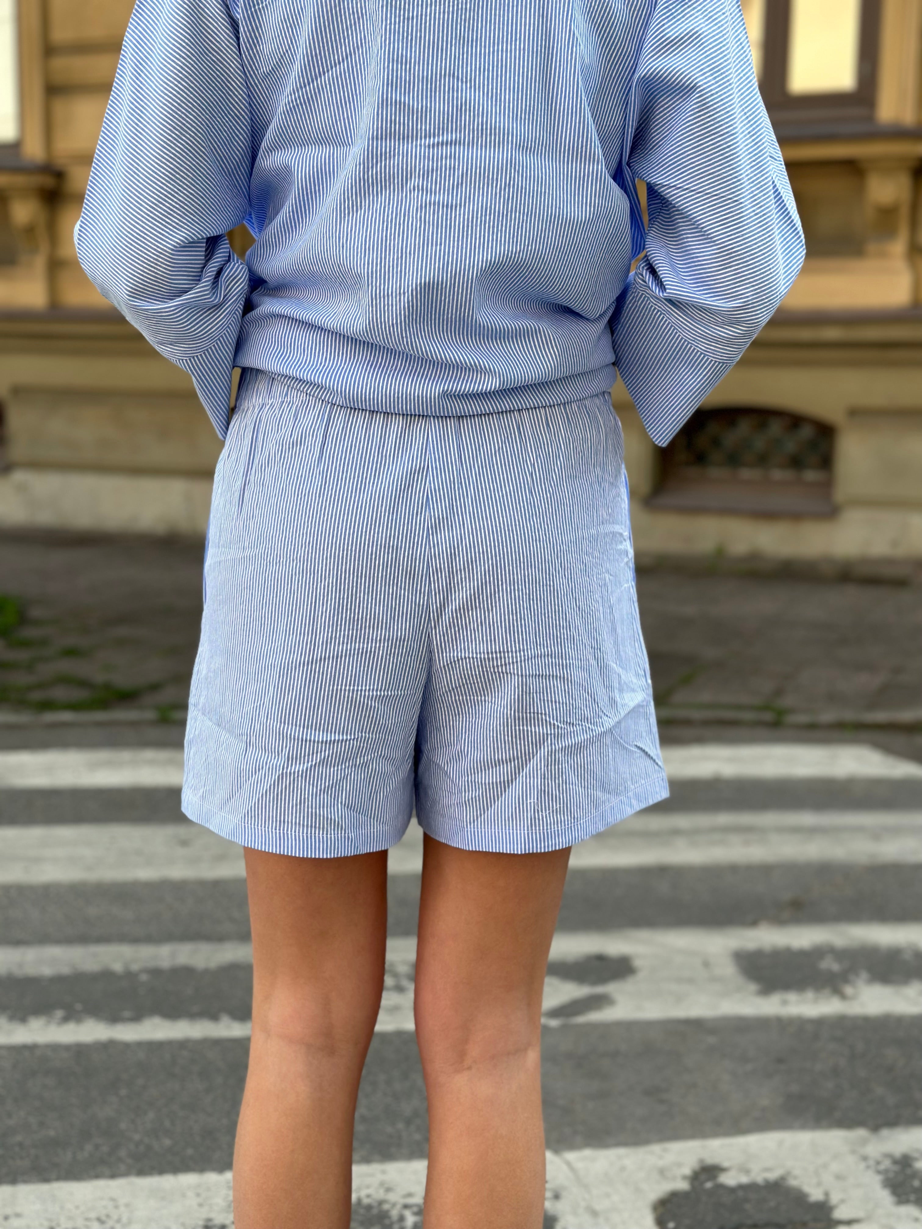 ONLY - AUGUSTA SHORTS - CLOUD DANCER/ BLUE STRIPES