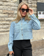 Ladda upp bild till gallerivisning, JDY - MARLY L/S BOXY SHACKET - LIGHT BLUE DENIM
