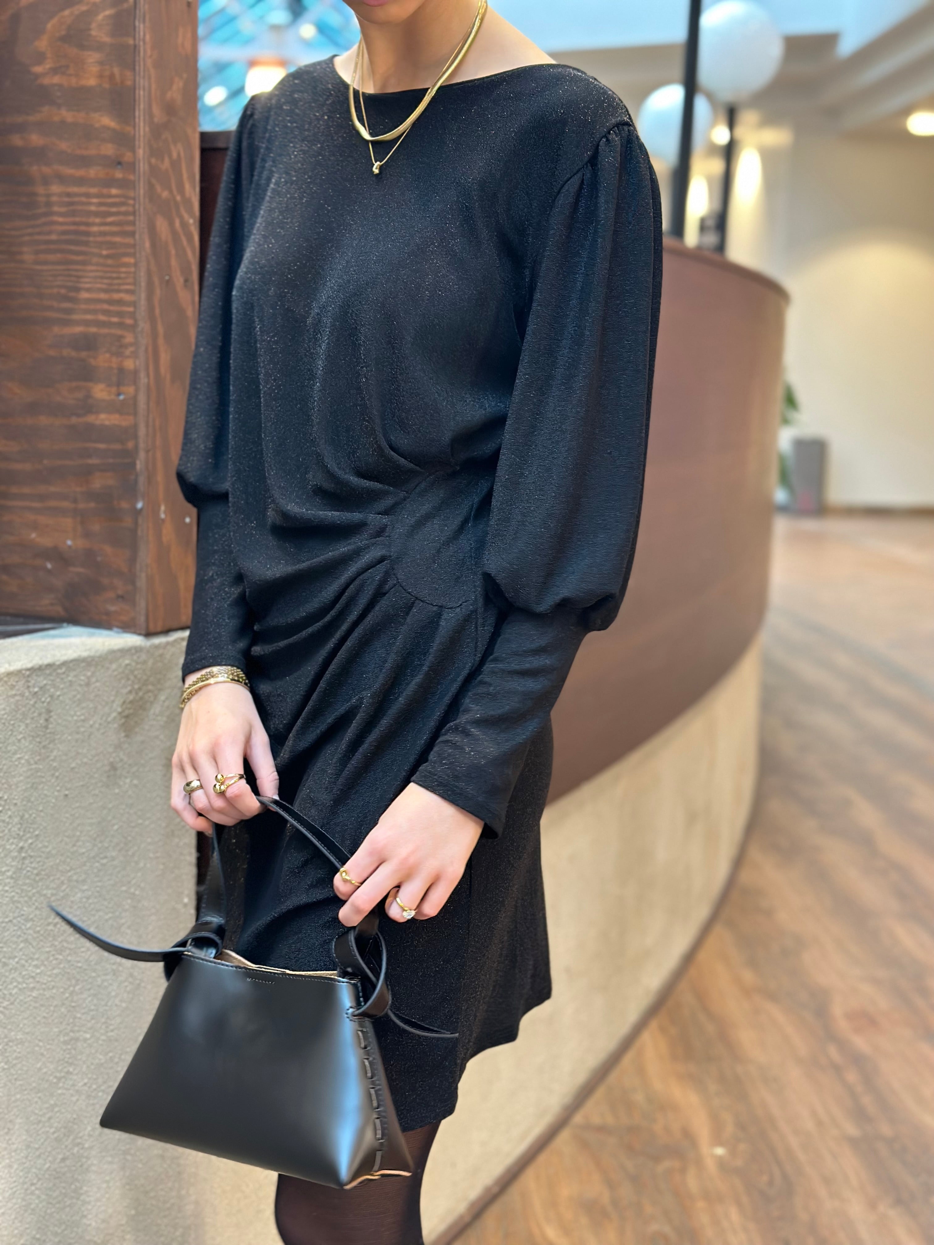 JÖRLEVIK - GLITTRIG KLÄNNING - SVART