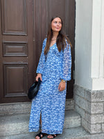 Ladda upp bild till gallerivisning, VEROMODA - SMILLA LONG DRESS - SKYWAY/BLUE MALLI
