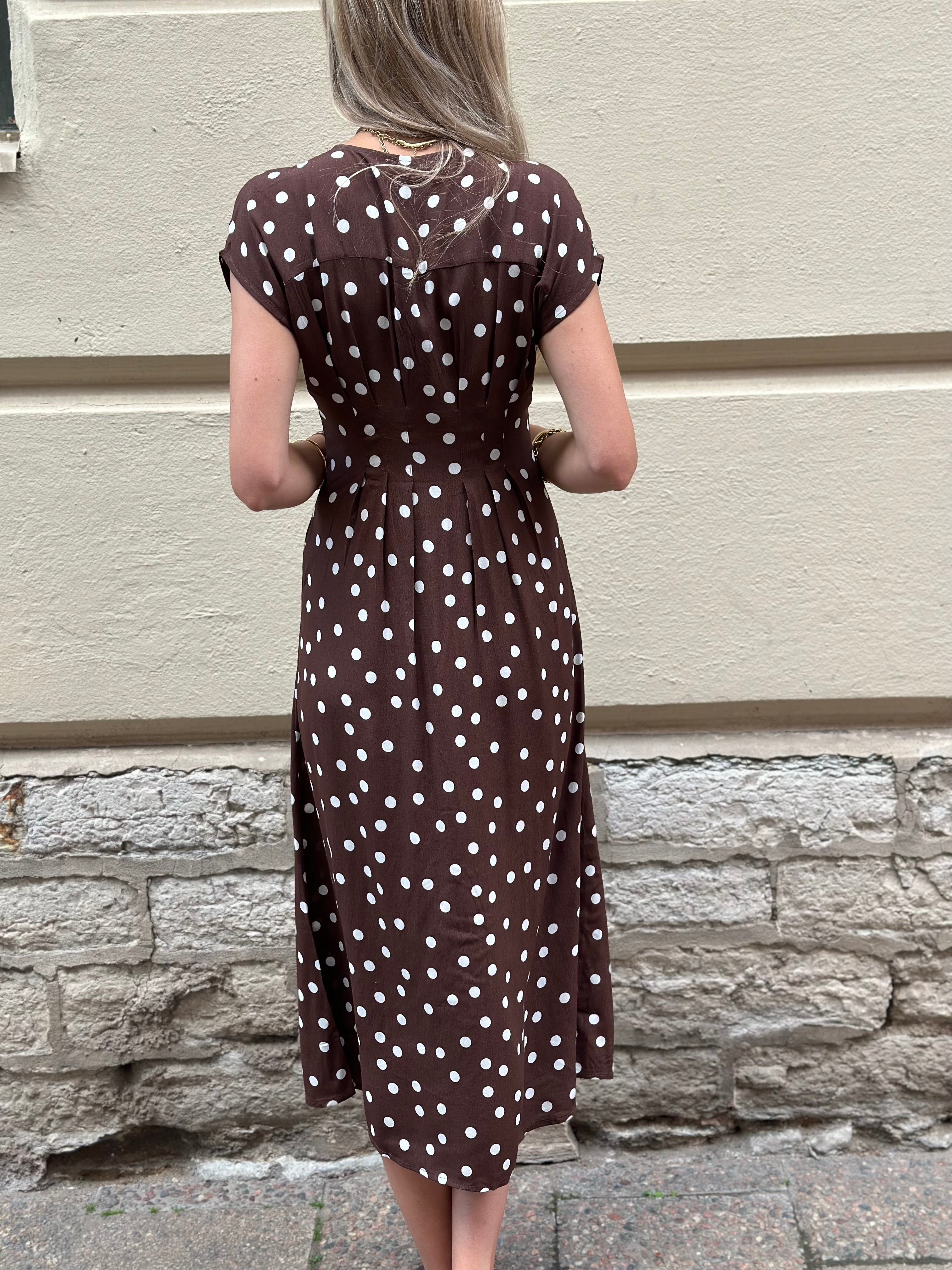 VEROMODA - ELISA SL PLEAT SHIRT 7/8 DRESS - BROWN/ SNOW WHITE