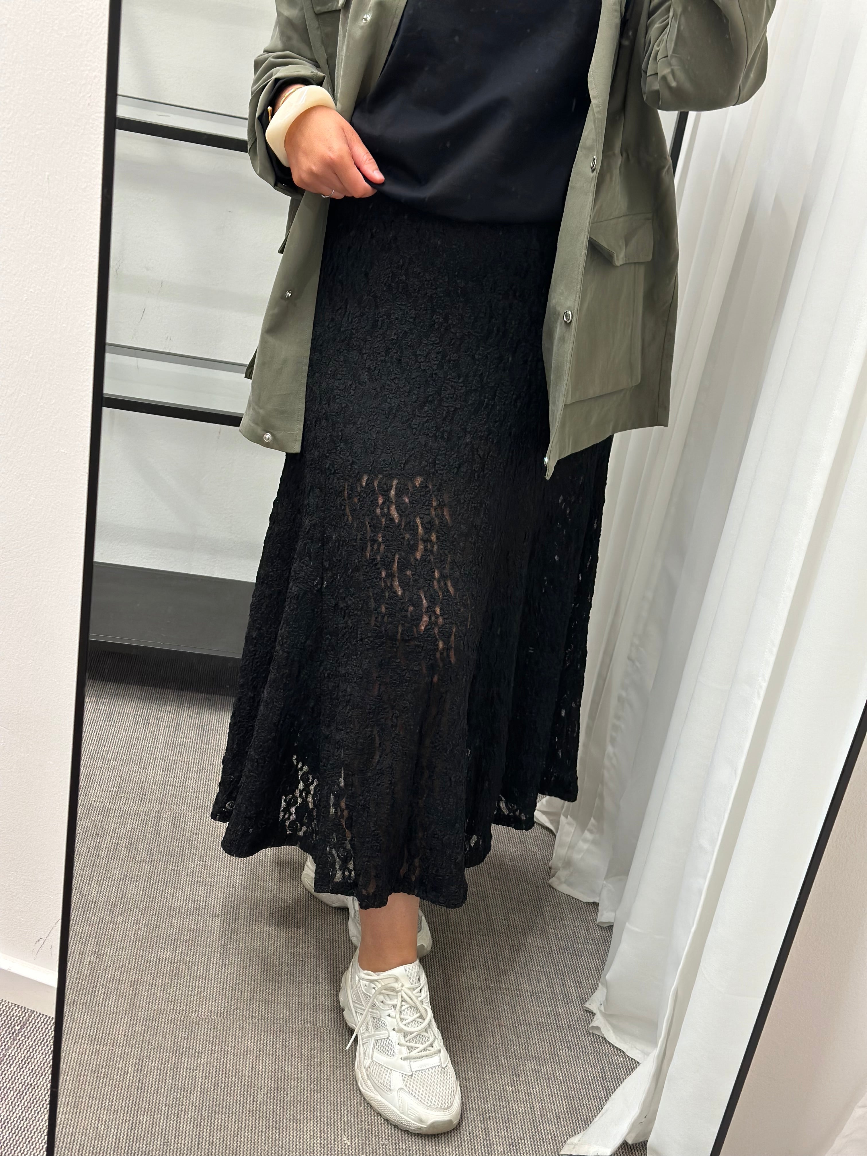 JDY - GALLAS LONG LACE SKIRT - BLACK