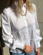 Ladda upp bild till gallerivisning, LEVETÉ ROOM - ISLA SOLID BLOUSE - WHITE
