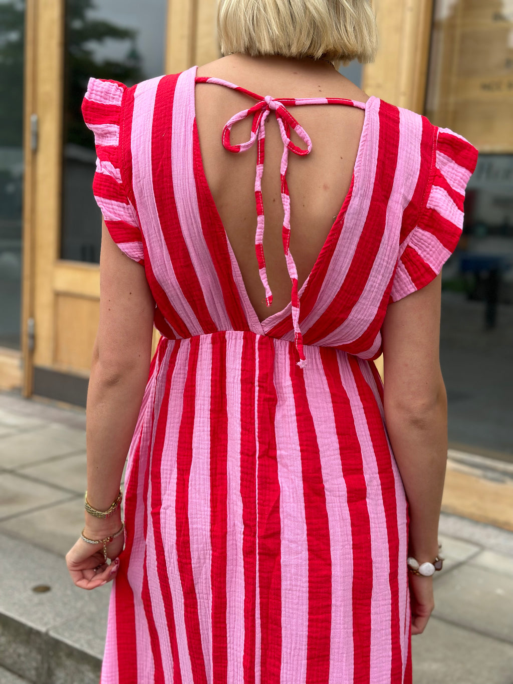 JÖRLEVIK - STRIPE DRESS - RÖD/ROSA