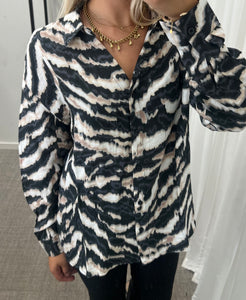 JDY - PEPPER LS V-NECK SHIRT - PHANTOM