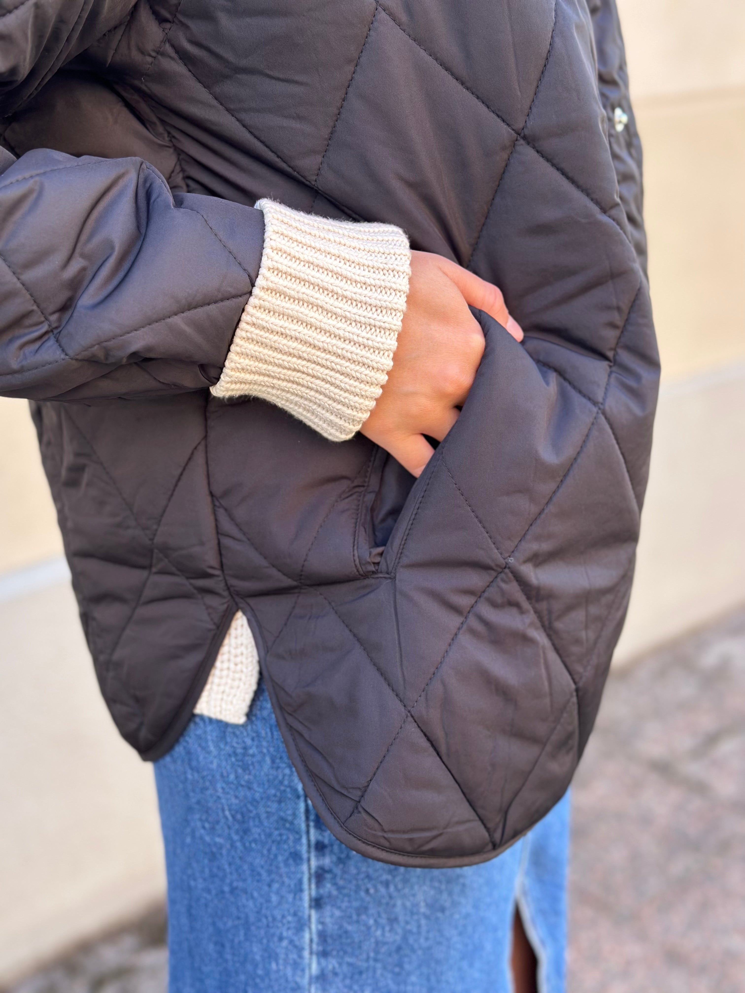 PIECES - STELLA QUILTED JACKET - BLACK