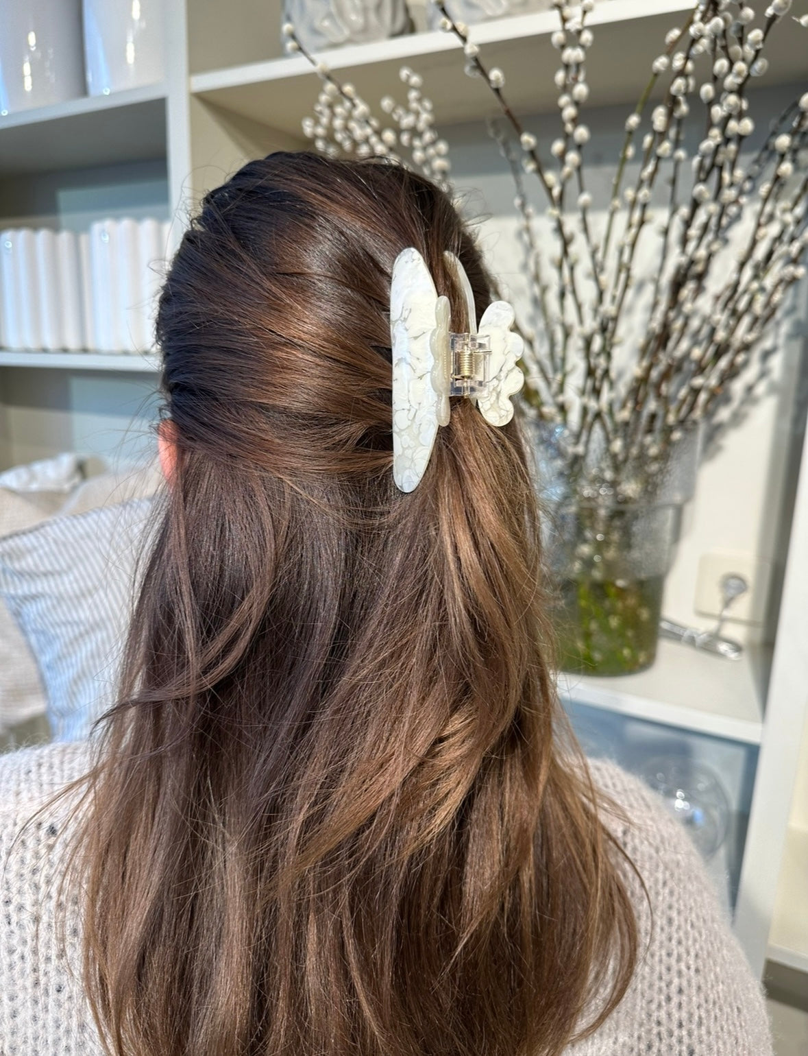 STELLA DETAILS - HÅRKLÄMMA CLEO 9 CM - WHITE CLOUDS