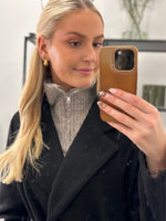 Ladda upp bild till gallerivisning, PIECES - JASSY NECKWARMER - SILVER LINING
